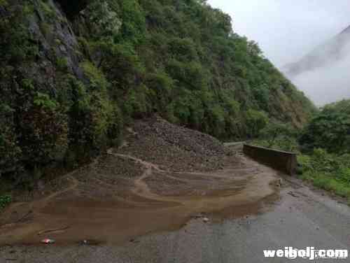 丽江市气象台发布暴雨蓝色预警 丽永线两处塌方致交通中断