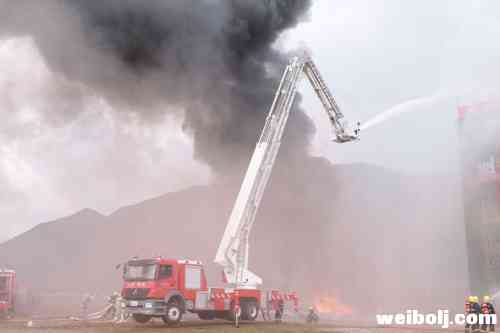 白沙发生汽车追尾、高楼起火、油库爆炸，市委书记市长都赶去扑火了