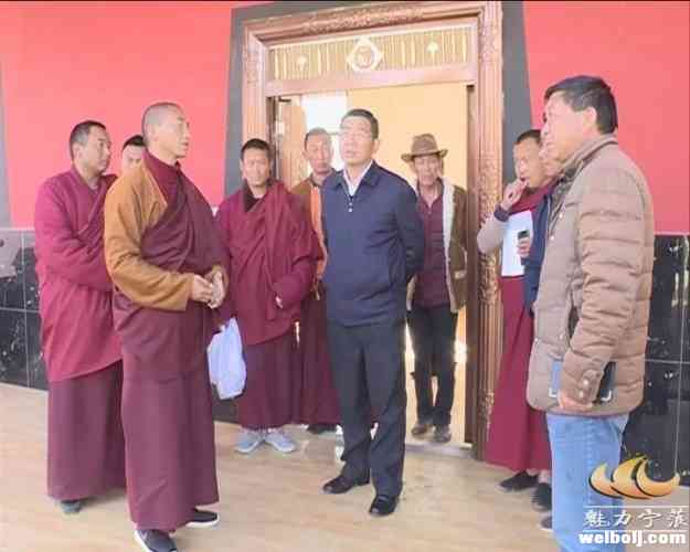 杨承新在萨雅寺调研