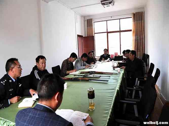 县扫黑除恶工作领导小组召开缉枪治爆专项工作联席会议
