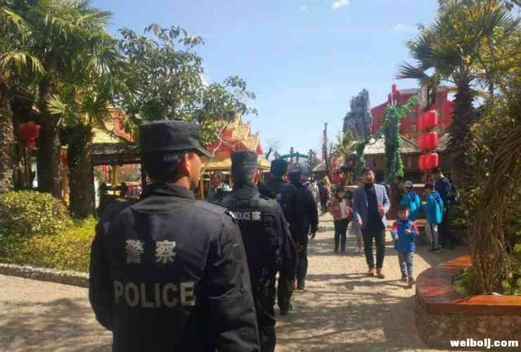 一家五口到丽江旅游 一时贪念盗窃三人被拘7日 (1).jpg