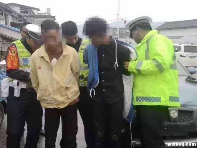 交通肇事想逃逸 隐情让人哭笑不得   近日，玉龙县公安局石鼓交警中队接到报警称：“在雄古坡有两辆车相撞， ...