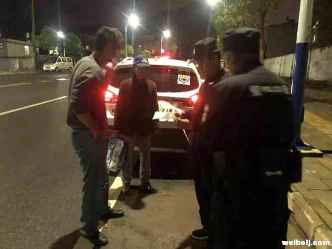 八旬老人走失，细心民警送回家