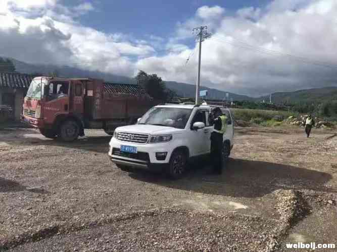 拉市：派出所道路交通保安全