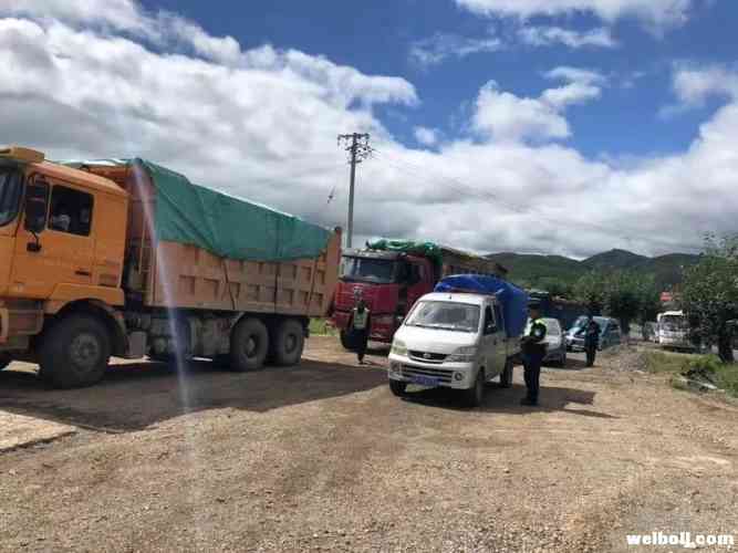 拉市：派出所道路交通保安全
