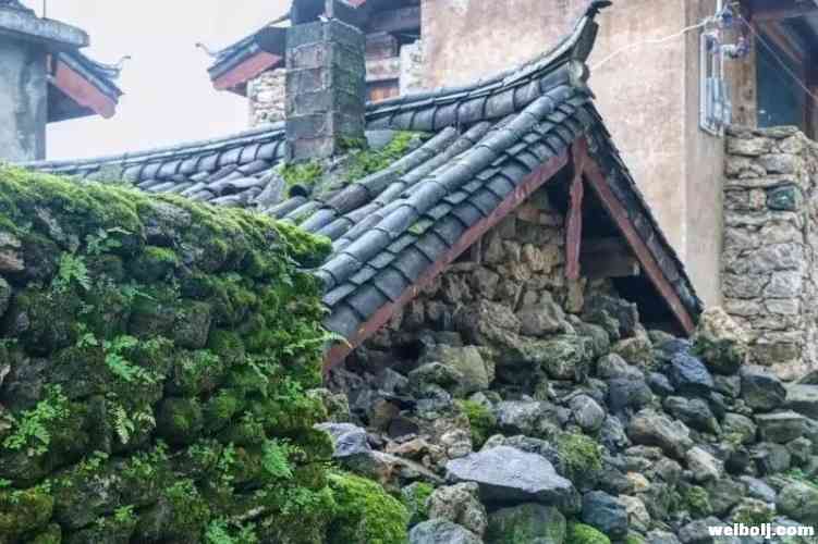 玉龙雪山脚下有一个如梦境般的石头村落，一起来探索吧！