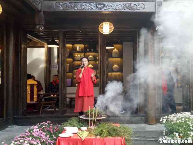 东巴文化遇上青花瓷，天青阁东巴青花瓷器馆惊艳亮相！
