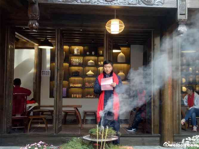 东巴文化遇上青花瓷，天青阁东巴青花瓷器馆惊艳亮相！