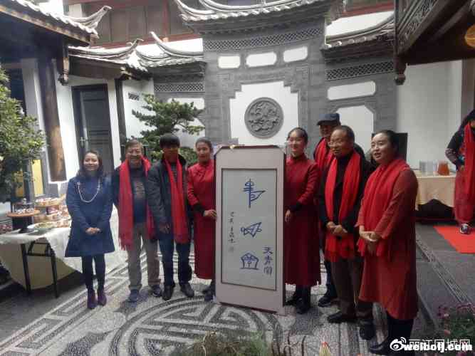 东巴文化遇上青花瓷，天青阁东巴青花瓷器馆惊艳亮相！