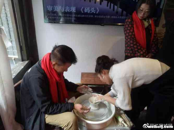 东巴文化遇上青花瓷，天青阁东巴青花瓷器馆惊艳亮相！
