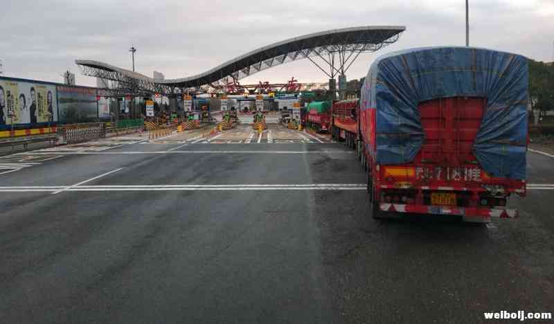 2000公里，70小时，四天三夜……承载丽江128万各族人民的爱心物资，到武汉啦！