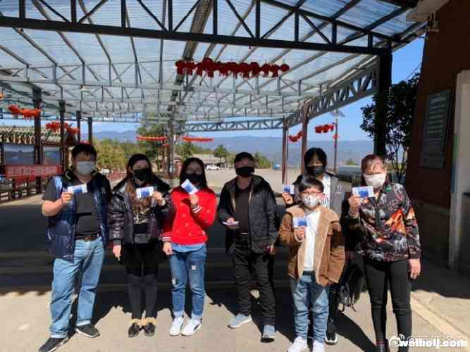 丽江玉龙雪山景区开放后首日迎来83名游客 泸沽湖第一批游客来自辽宁7v.jpg