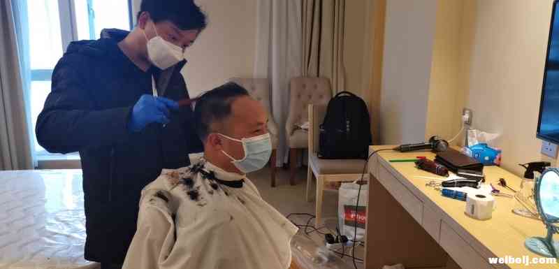 丽江驰援武汉医疗队队员：这是我这辈子最帅、最别致的发型！