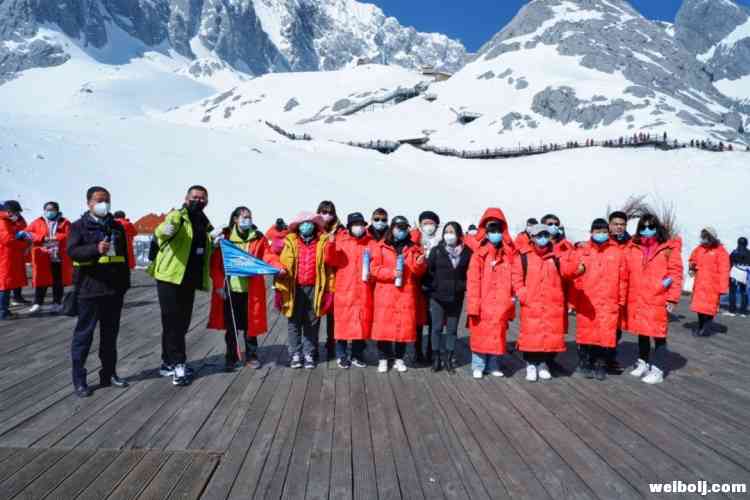 玉龙雪山景区迎来丽江恢复接待“省内游”团队以后的首批团队