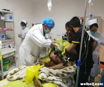 惊险！石鼓一男子右大腿卷入旋耕机大腿骨当场绞断1.png