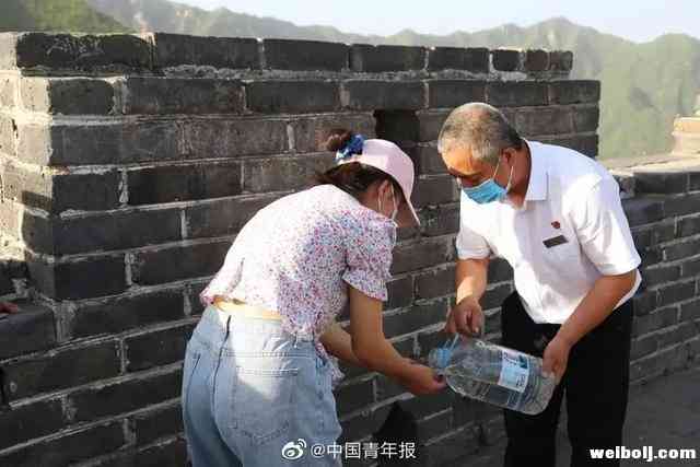那个在长城刻字表白“我爱你”的女孩，来擦洗了2.jpg