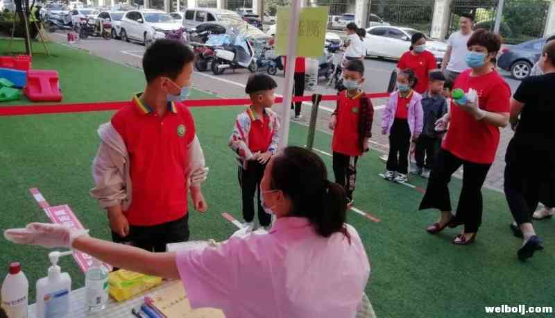 丽江幼儿园25日起可分批错时错峰开学.jpg