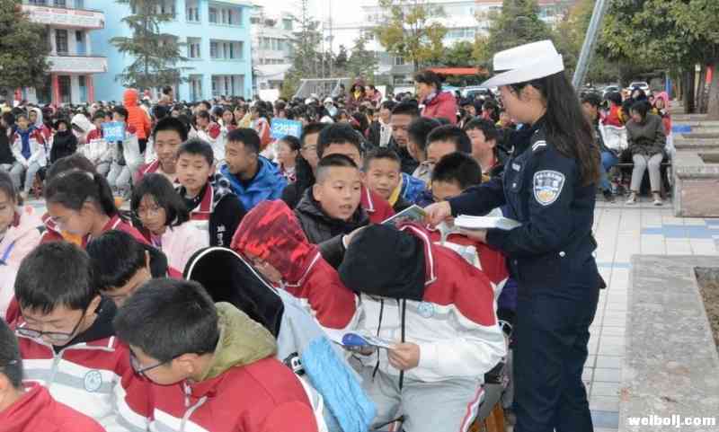 交警“进村进校” 关爱“一老一小” (1).jpg