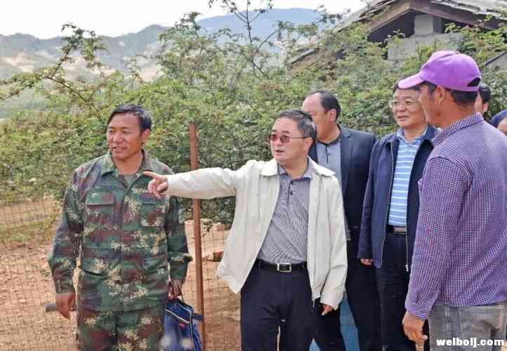 崔茂虎到宁蒗调研：坚决打赢脱贫攻坚硬仗 做好旅游转型升级文章 (2).jpg