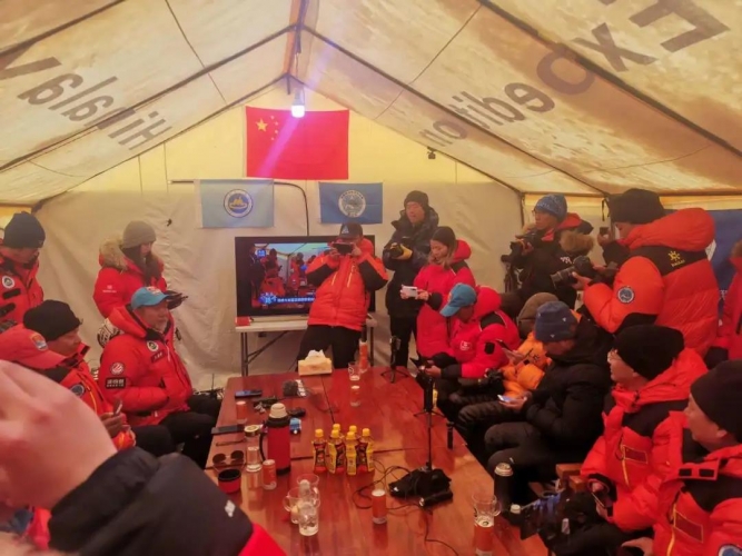 祝贺！2020珠峰测量登山队成功登顶 (9).jpg