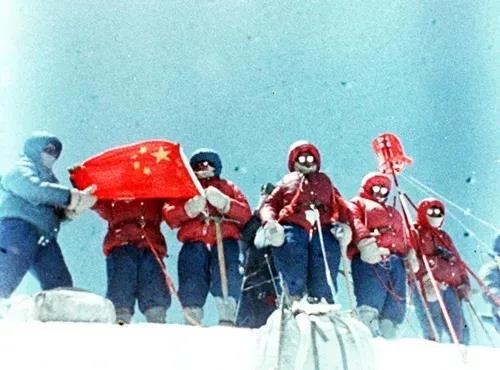 祝贺！2020珠峰测量登山队成功登顶 (6).jpg