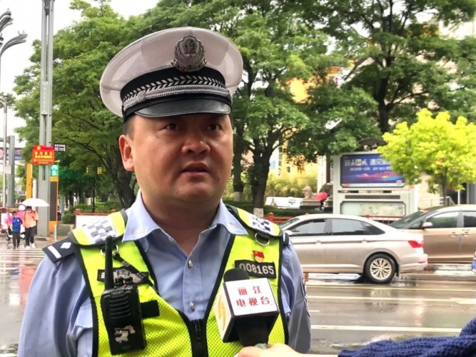 不打马赛克霸屏曝光！6月丽江城区硬核交通整治来了1.jpg
