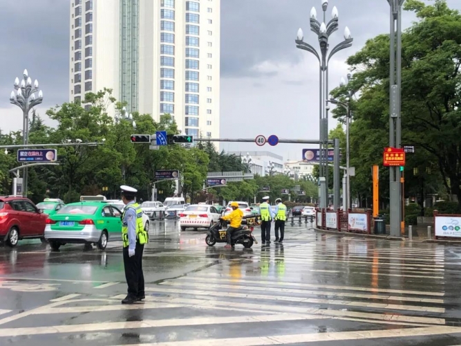 不打马赛克霸屏曝光！6月丽江城区硬核交通整治来了2.jpg