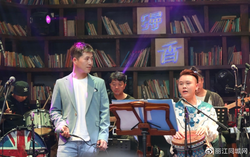 像风一样的鱼大叔 用歌声书写人生中不经意的感动 (4).jpg