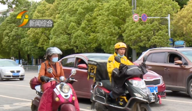 一盔一带”启动两月有余 骑乘人员头盔佩戴率不容乐观 (1).png