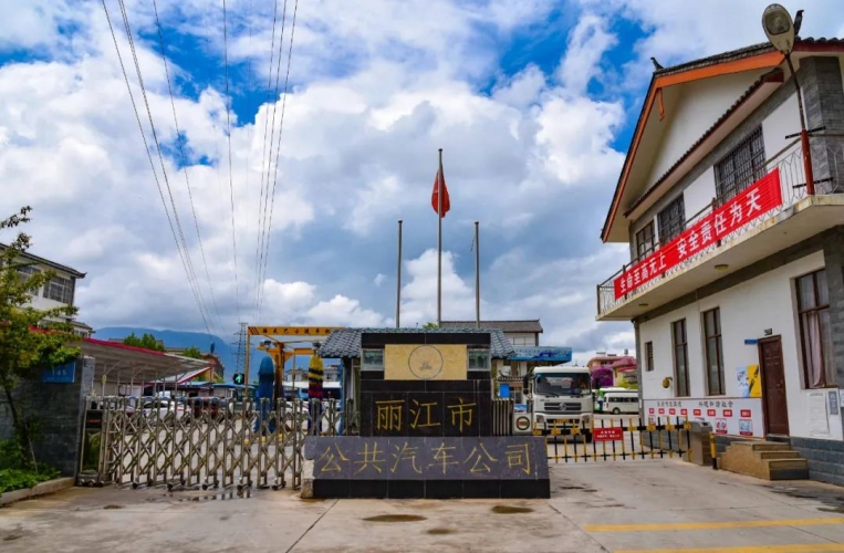 公交车变“急救车” 再晚一点后果不堪设想 (1).jpg