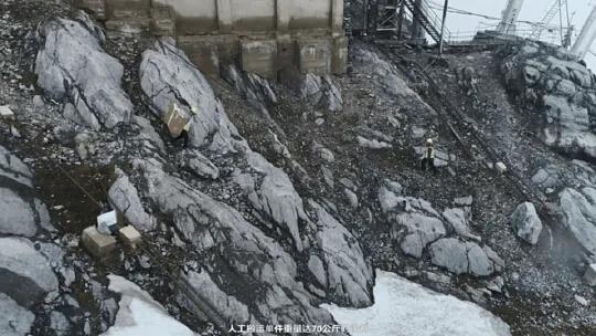 5G信号“登上”玉龙雪山  离赤道最近的雪山、丽江海拔最高的5G基站建成 (4).jpg