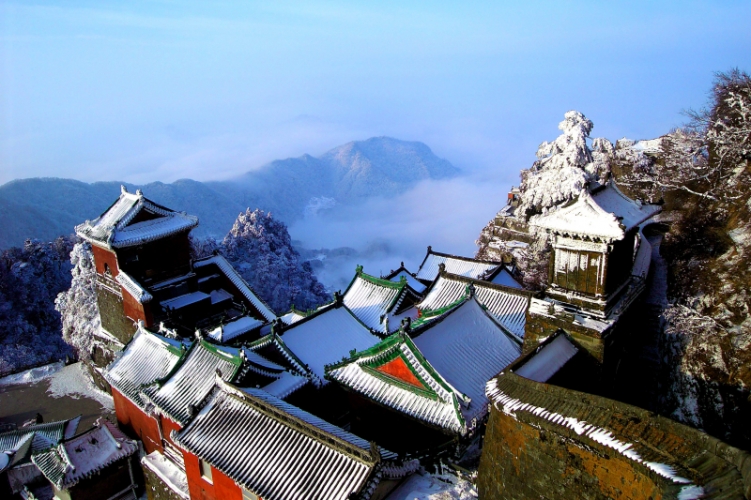 丽江机场24日开通武当山、温州航班.jpg