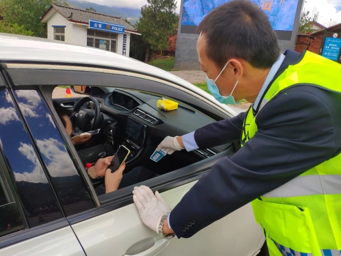 玉龙雪山：游客脸上洋溢的笑容就是最好的回报3.jpg