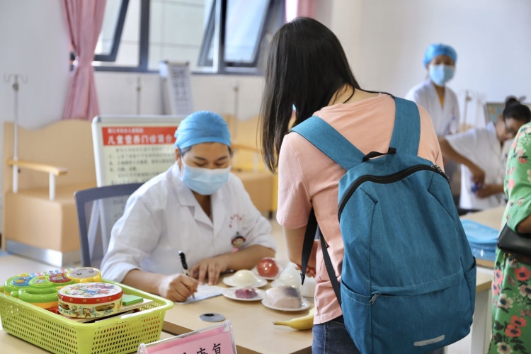 今天丽江市妇女儿童医院正式开业，十几个科室专为妇儿服务 (14).jpg