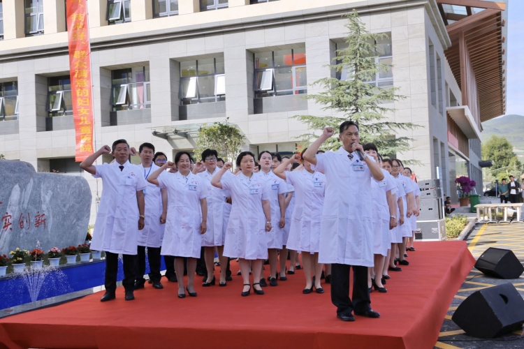 今天丽江市妇女儿童医院正式开业，十几个科室专为妇儿服务 (7).jpg