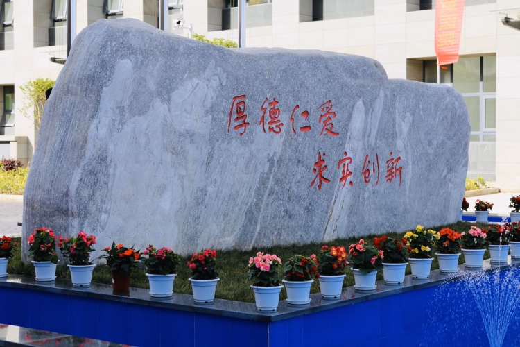 今天丽江市妇女儿童医院正式开业，十几个科室专为妇儿服务 (4).jpg