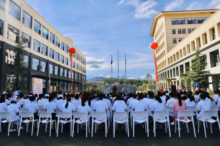 今天丽江市妇女儿童医院正式开业，十几个科室专为妇儿服务 (2).jpg