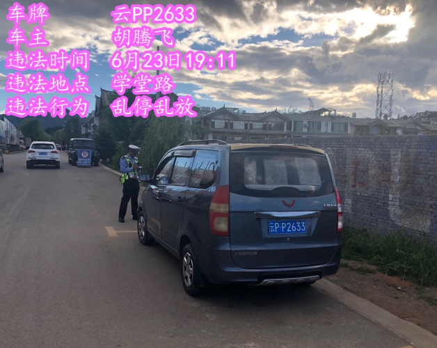 交通专项整治已持续一个月 乱停乱放现象仍然不能杜绝 (3).JPG