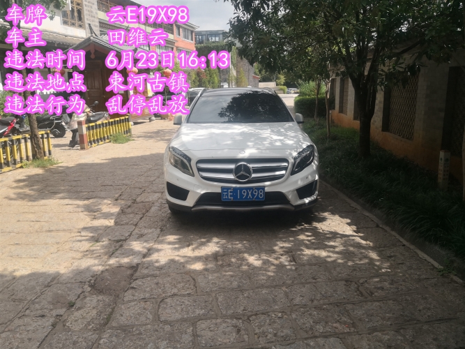 交通专项整治已持续一个月 乱停乱放现象仍然不能杜绝 (16).jpg