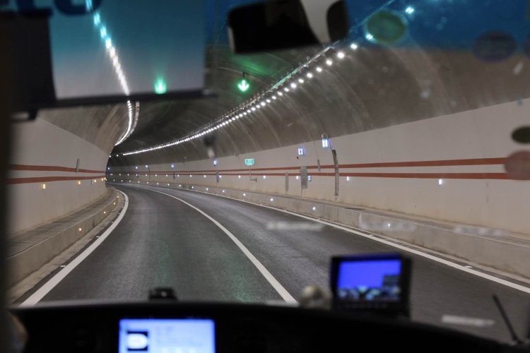 逢山开路 遇水架桥 大永高速公路（丽江段）正式通车 安全 舒适 致富之路开启 (2).jpg