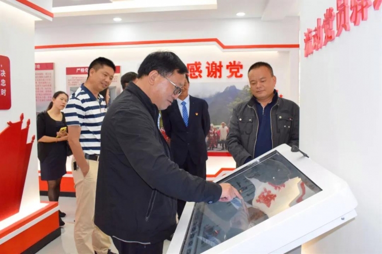 献礼中国共产党建党99周年  玉龙雪山景区建立样样红党群中心 (5).jpg