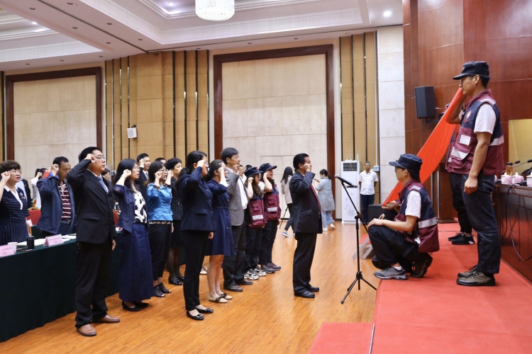 丽江市卫生健康党工委召开庆祝建党99周年表彰大会  120多位工作人员受表彰 (6).jpg