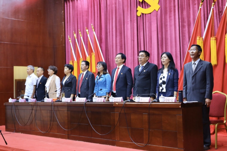 丽江市卫生健康党工委召开庆祝建党99周年表彰大会  120多位工作人员受表彰 (9).jpg