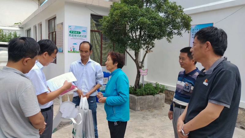 丽江市委政研室机关支部开展系列3.jpg