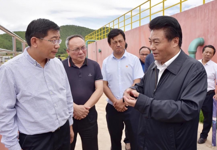 副省长和良辉到宁蒗调研 决不让一滴污水流入泸沽湖2.jpg