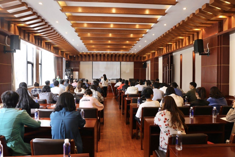 丽江市互联网行业“万名党员进党校” 全力打造互联网经济“红色引擎” (5).jpg