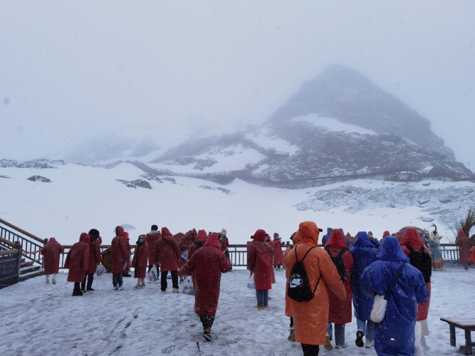 雨季到来 玉龙雪山景区向游客发出游览须知2.JPG