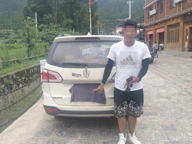 掩耳盗铃？宁蒗交警查处23起故意遮挡号牌违法 (1).jpg