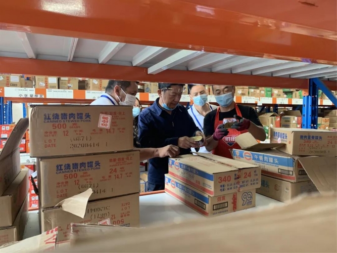 丽江展开冻肉制品专项检查 保障市民舌尖上的安全 (3).jpg