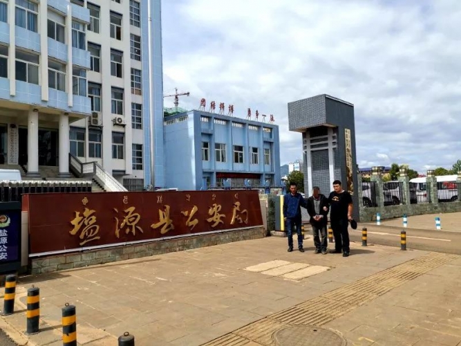 宁蒗警方不懈追凶， 抓获19年前烂泥箐乡人命案潜逃嫌疑人！ (1).jpg